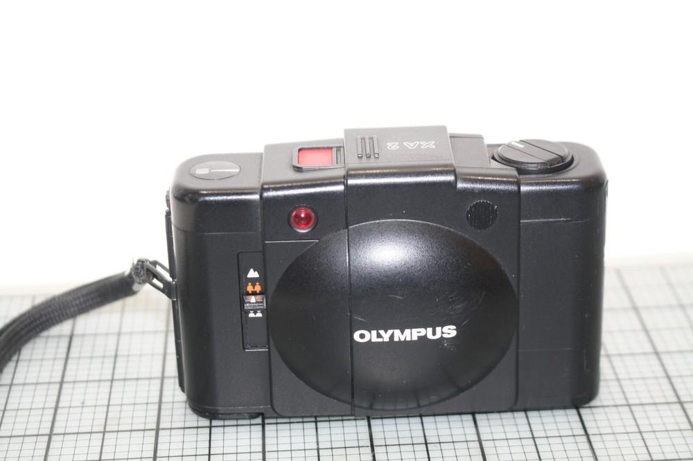 OLYMPUS XA2 XA-2 RANGEFINDER CAMERA *