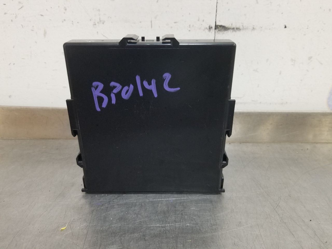 21 TOYOTA CAMRY THEFT LOCKING CONTROL MODULE 8999006390