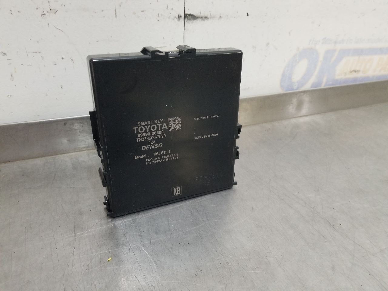 21 TOYOTA CAMRY THEFT LOCKING CONTROL MODULE 8999006390