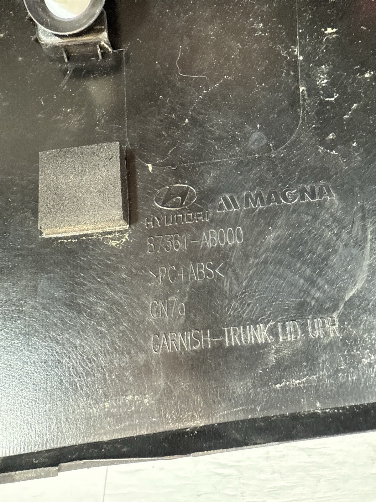 ⭐️ 2021-2023 HYUNDAI ELANTRA TRUNK LID UPPER MOLDING SPOILER PAINTED GRAY OEM