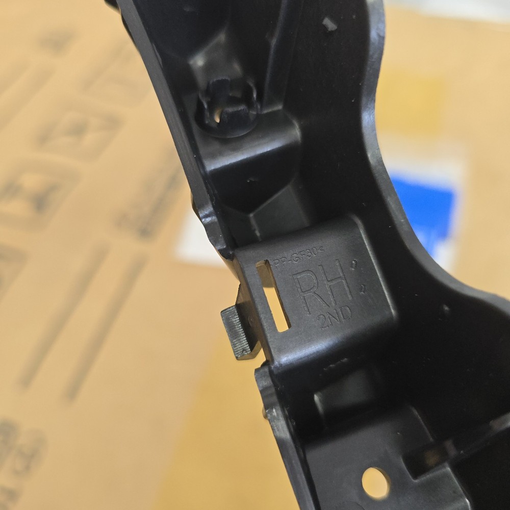 Genuine GM Lower Bracket 85543202