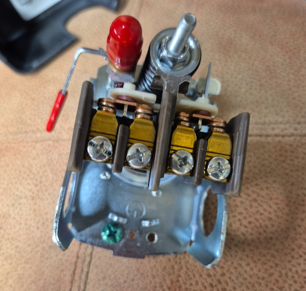 ROLAIR PS2020M PRESSURE SWITCH W/ ON-OFF LEVER 105-135 PSI NEW OEM PART