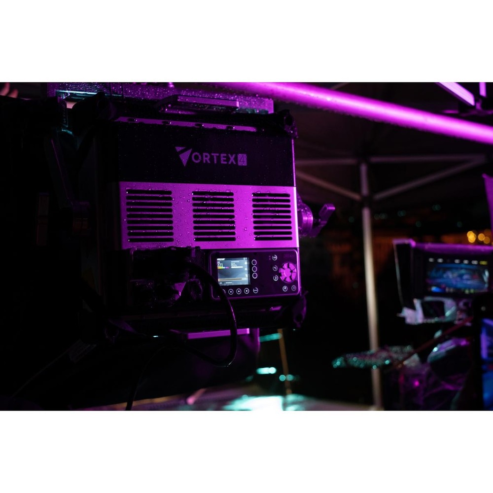 Creamsource Vortex4 1x1 RRGBBW 325W LED Light