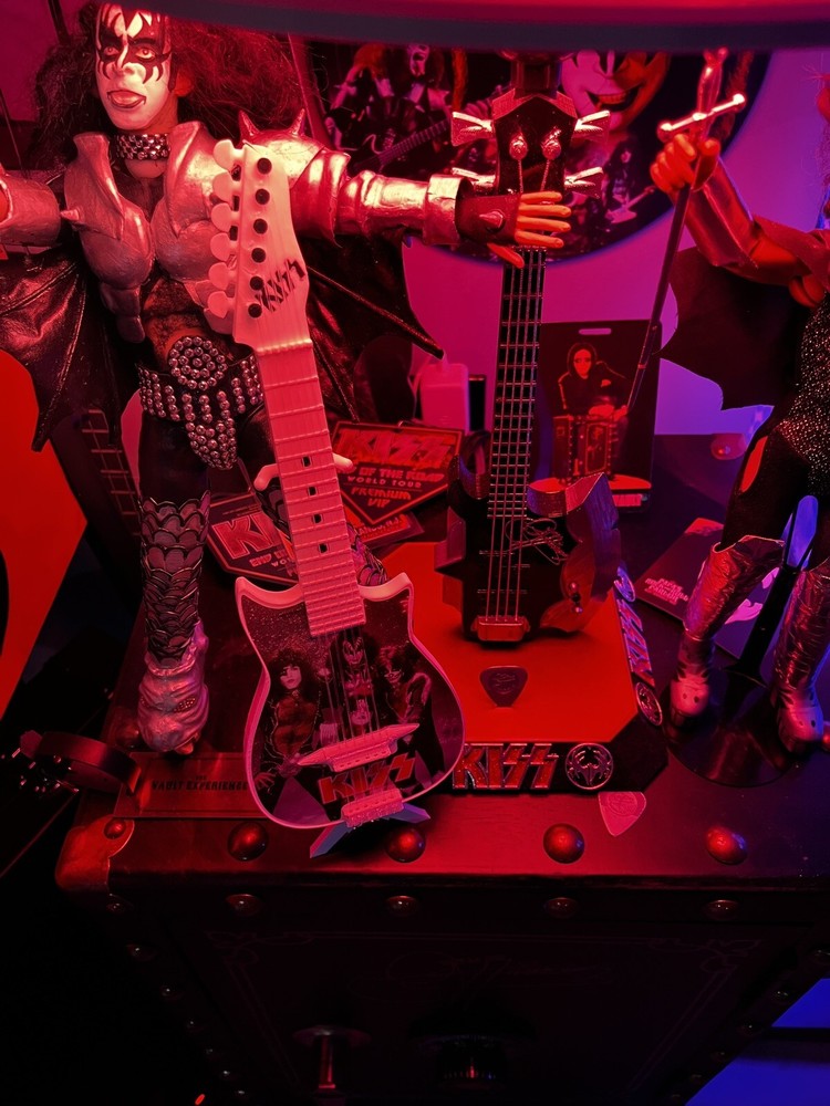 KISS mini TOY GUITAR