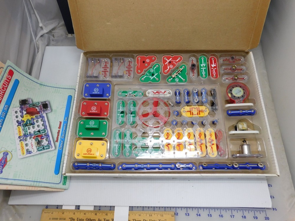 Elenco Electronic Snap Circuits Kit, SC-300, complete, 2007