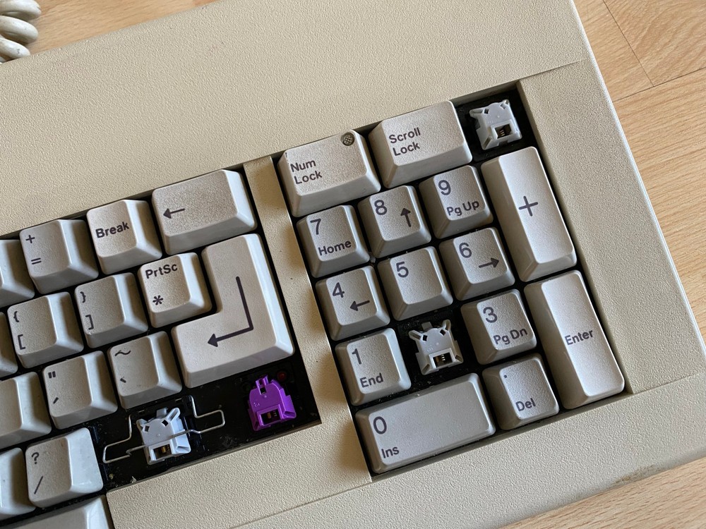 Commodore HI-TEK Keyboard for Commodore PC 631462