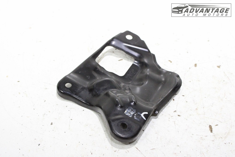 2018-2020 GENESIS G80 FRONT RIGHT SIDE FENDER SUPPORT MOUNT BRACKET OEM