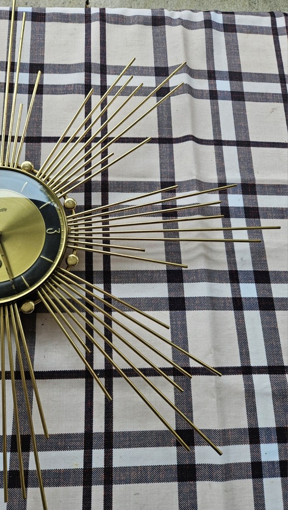 Foresville Starburst Clock, Read Description