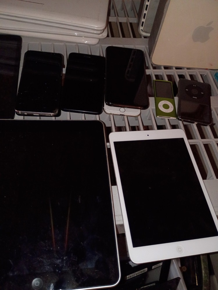 ELECTRONICS LOT IPHONES ANDROIDS IPADS IPODS AND MORE