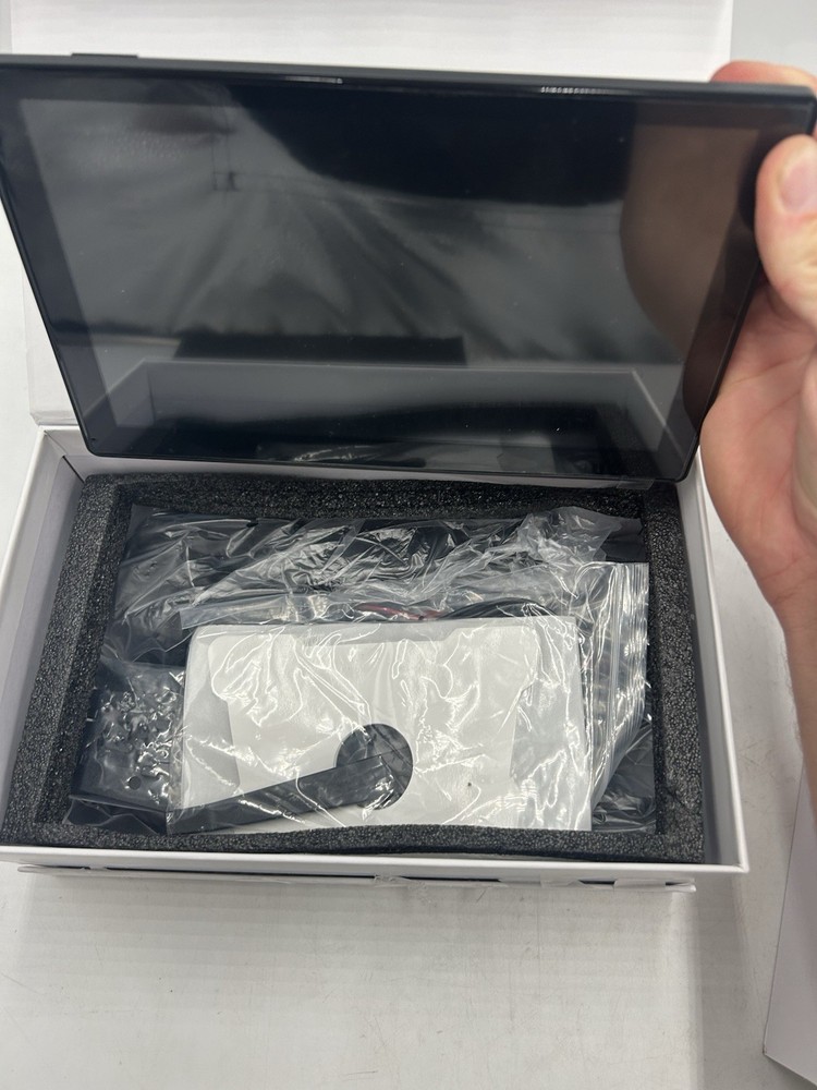 Q9S Wireless 9” Smartscreen Stereo CarPlay Android Auto Bluetooth Car Display