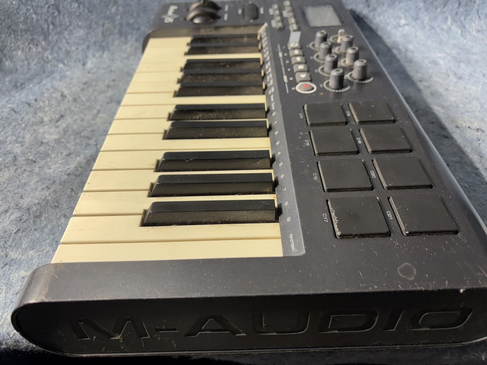 M-Audio Axiom 25-Key Semi-Weighted USB Midi Keyboard Controller read description