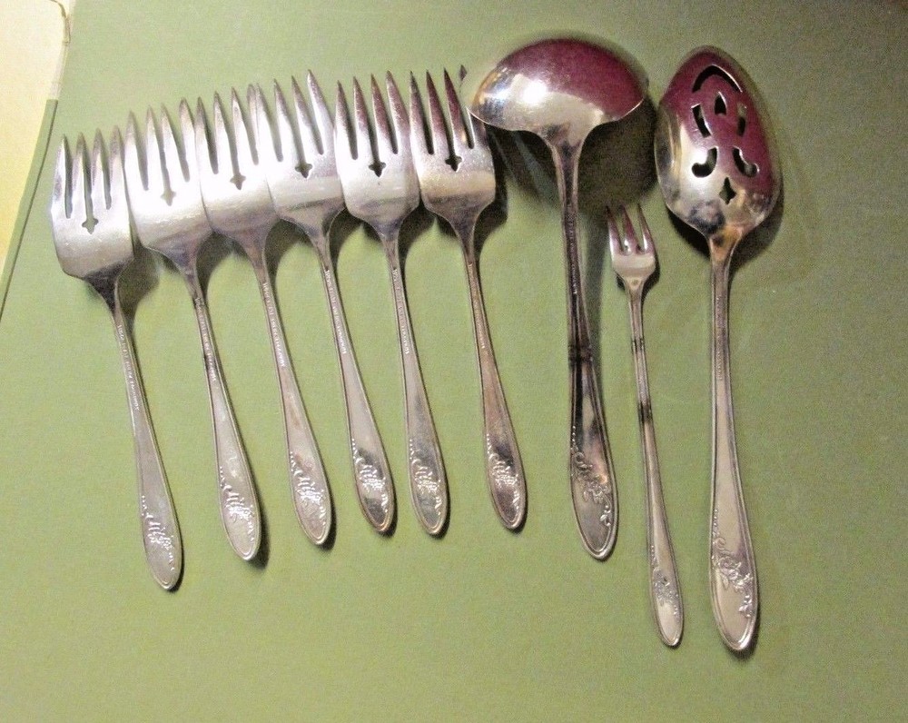ONEIDA COMMUNITY TUDOR SILVER PLATE SET FLATWARE LOT OF 9