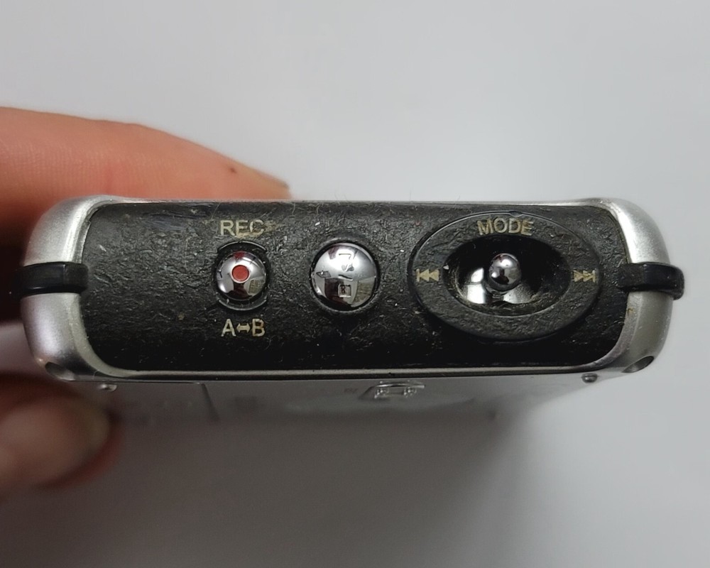 Mpio DMG MP3 Smart Media Card Player Silver 128MB Fully Functional