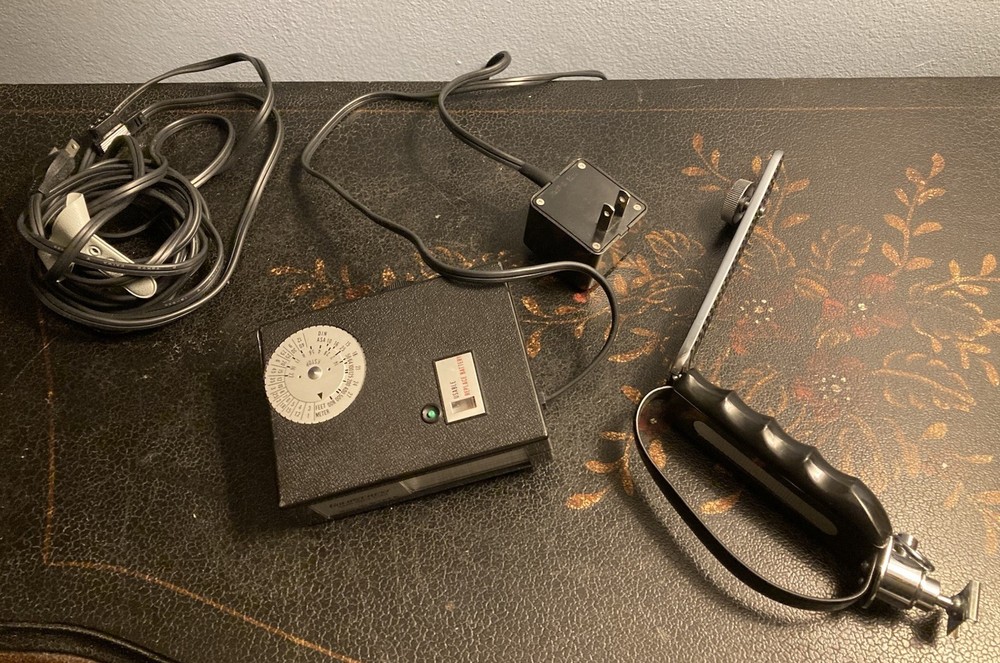 Vtg Gold Crest SR 50 CD Solid State Flash w/handle grip & 2 Plugs