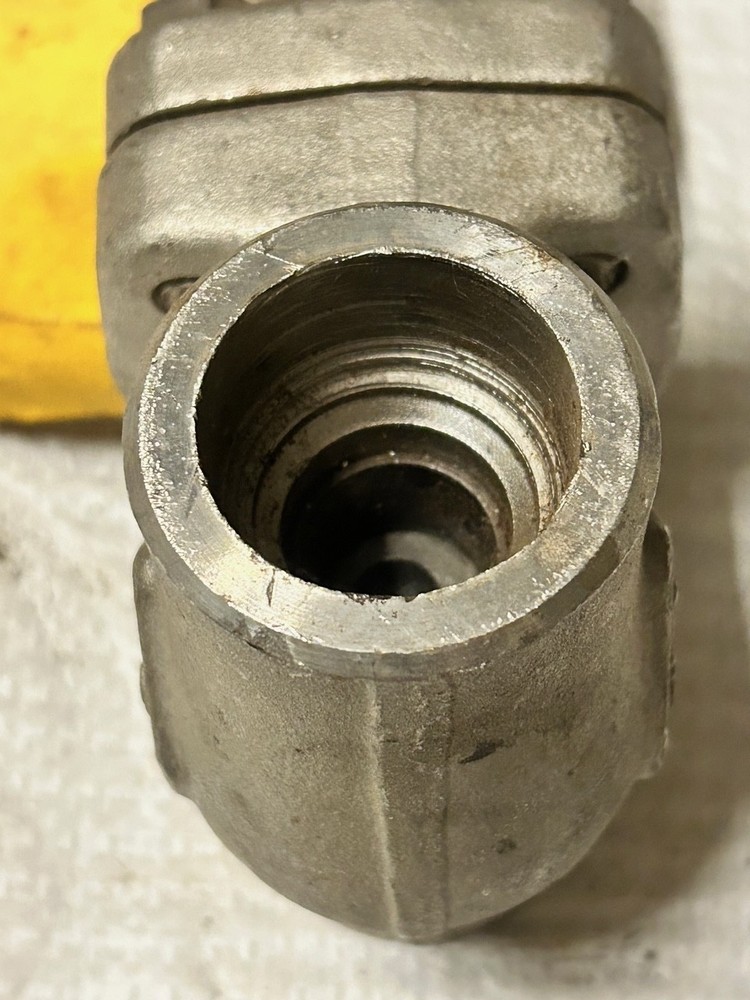 DSI 1" 800 Gate Cat 4121 Valve Thread x Socket Weld