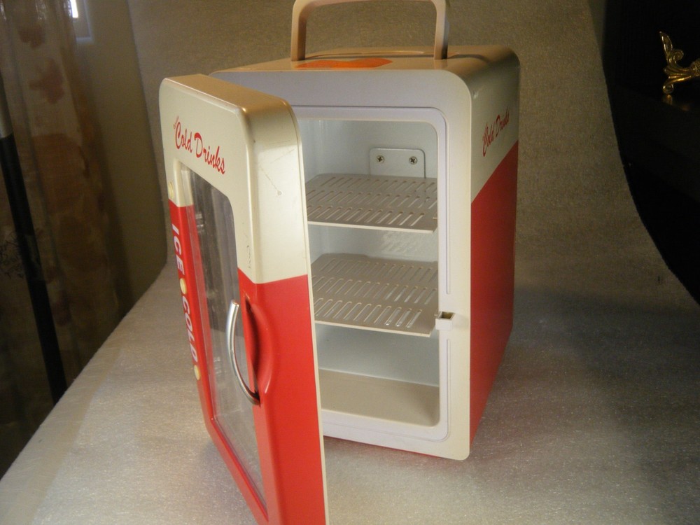 Refreshing Ice Cold Drinks - Thermo Electric Cooler and Warmer