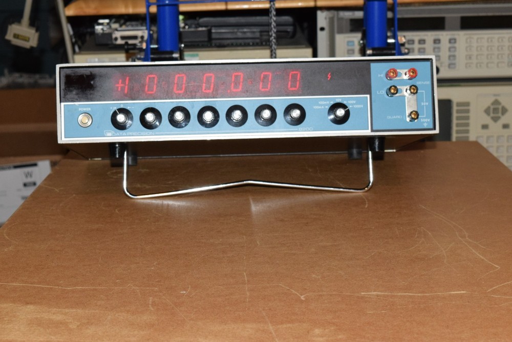 Data Precision 8200 DC Current Voltage Calibrator 6.5 Digits (1kV GPIB D11 RT2)