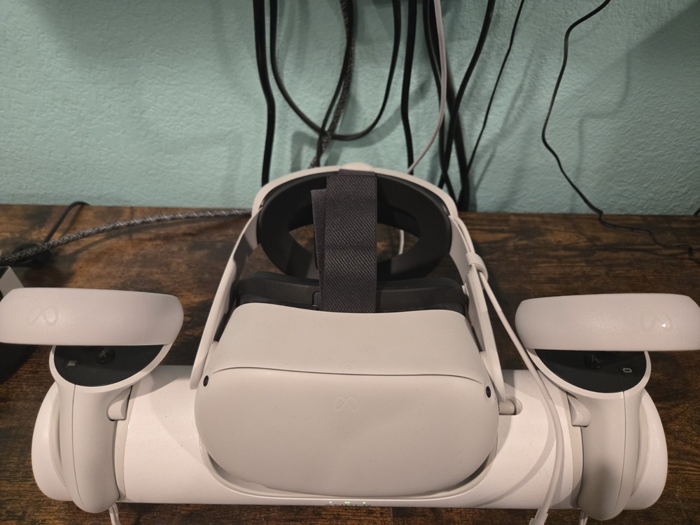 Meta Quest 2 VR Headset Bundle - Great Condition + Accessories