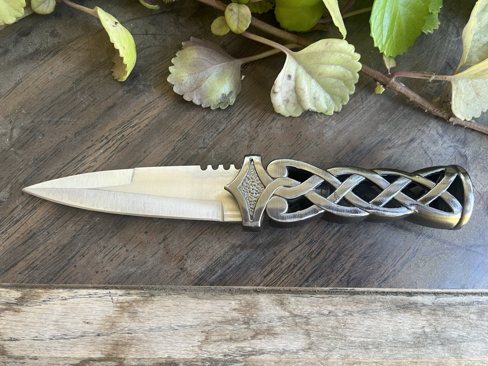 Celtic Knot Dagger