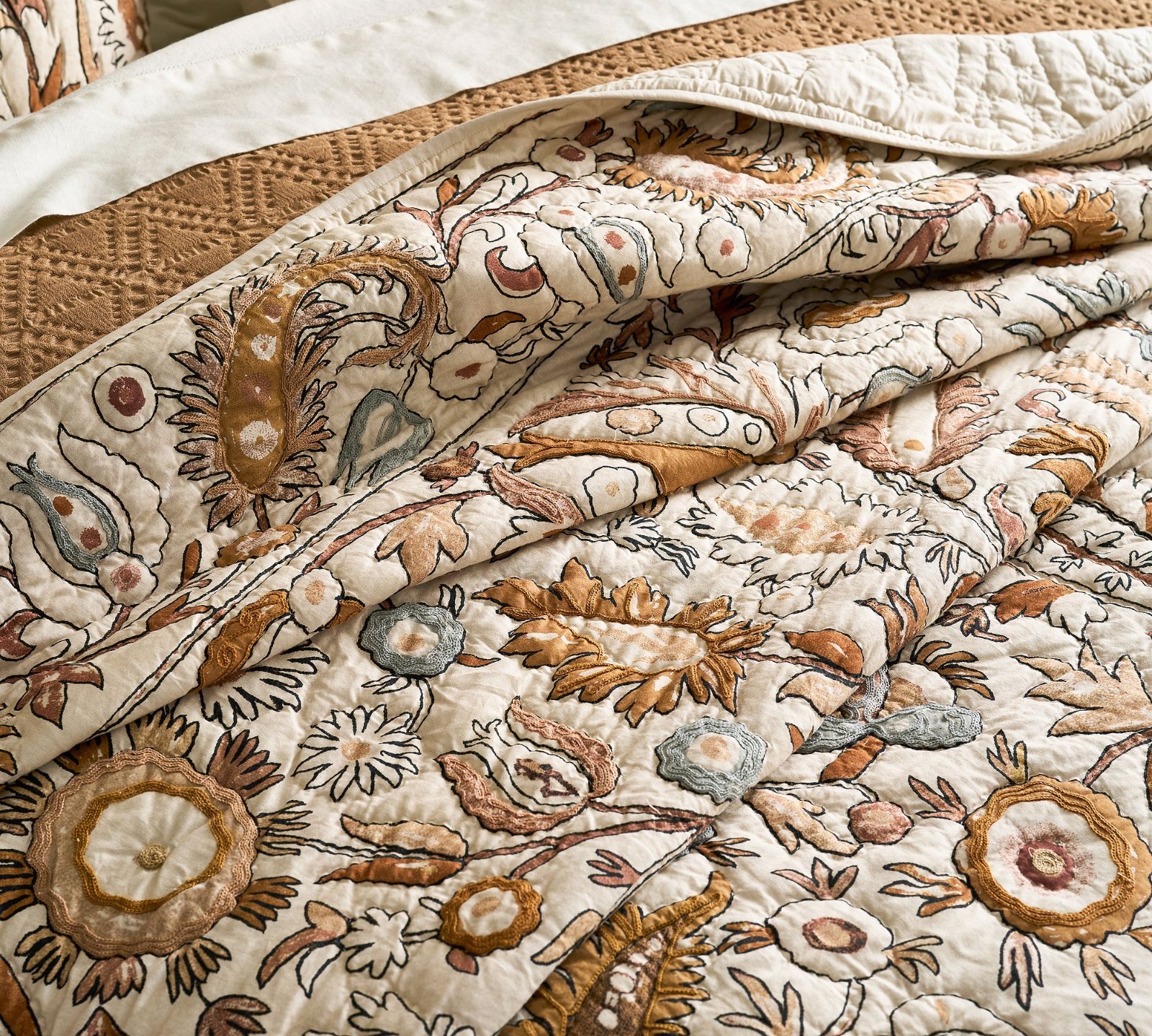 Pottery Barn Calista Embroidery Quilt Full/Queen/King/Cal.King