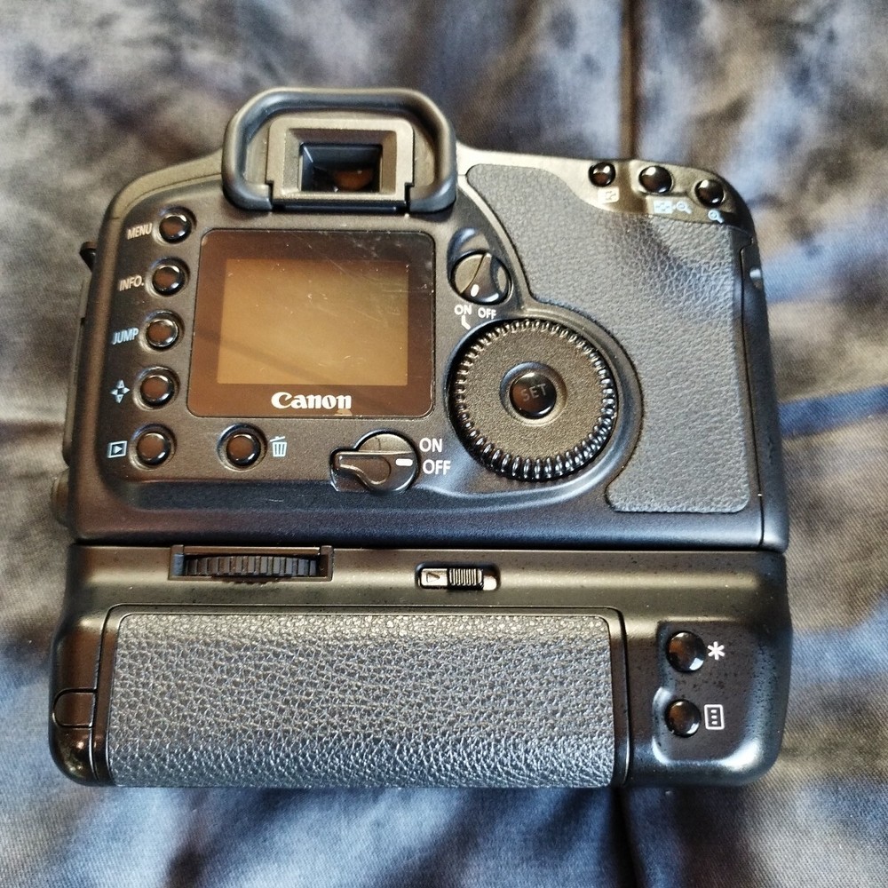- Canon EOS 10D + BG-ED-3 (BattGrip)