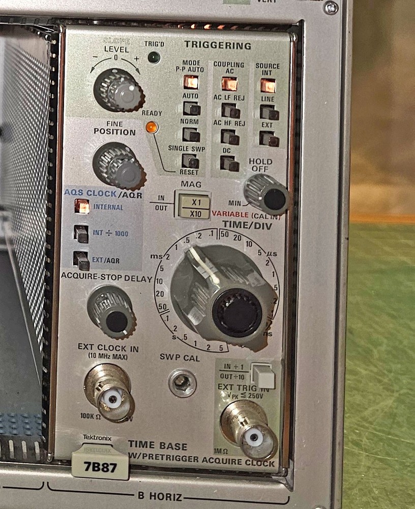 Tektronix 7B87 Time Base with Pretrigger Acquire Clock Module - For 7000 Series