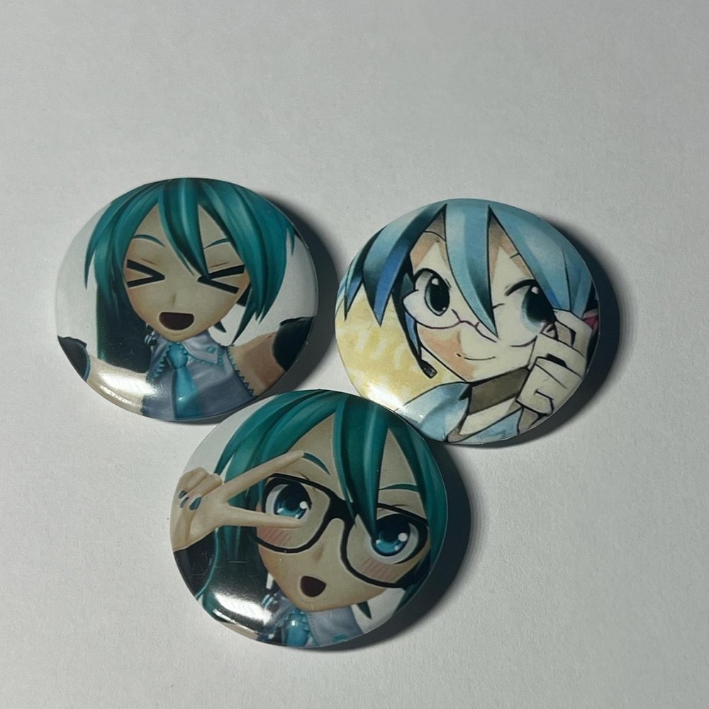 Hatsune Miku Button Pin Set!