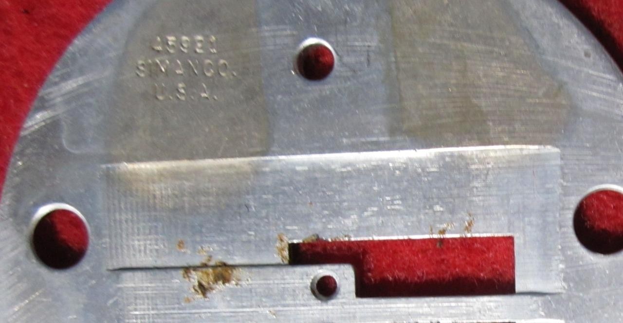 1955 Singer 221 FEATHERWEIGHT OR 301A GRADUATED NEEDLE PLATE & SCREWS #45921