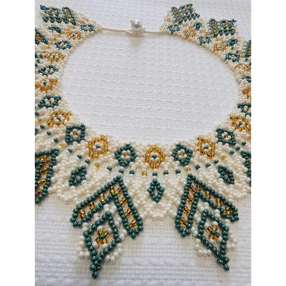 Beaded Elegant Green/Beige Necklace