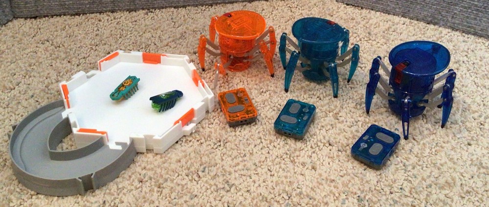 Hexbug Battle - 3 Spiders Lot, Remotes & Bugs With Small Arena - Untested