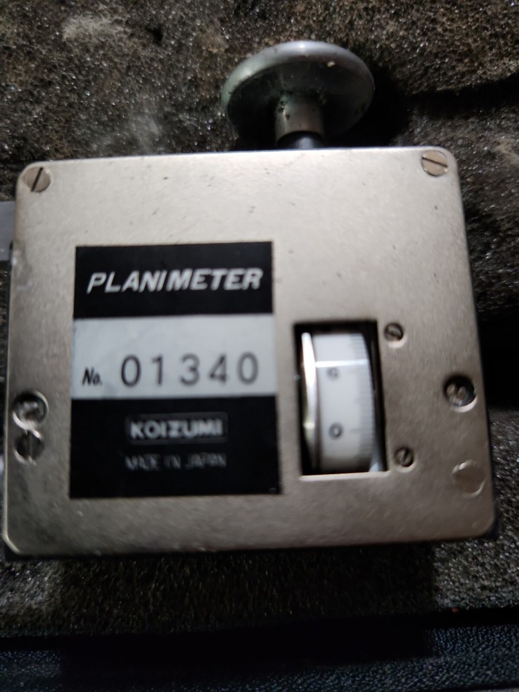 Koizumi planimeter with optical tracer zero setting polar compensation