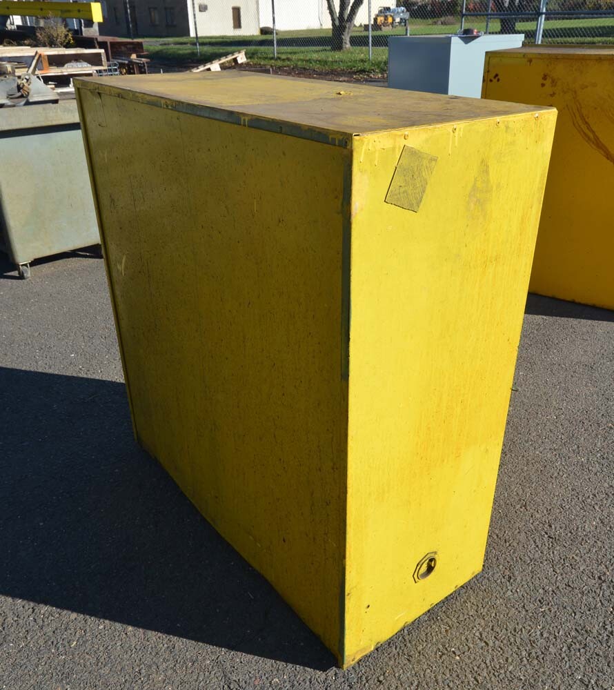 2 Door Flammable Storage Cabinet (Inv.43393)