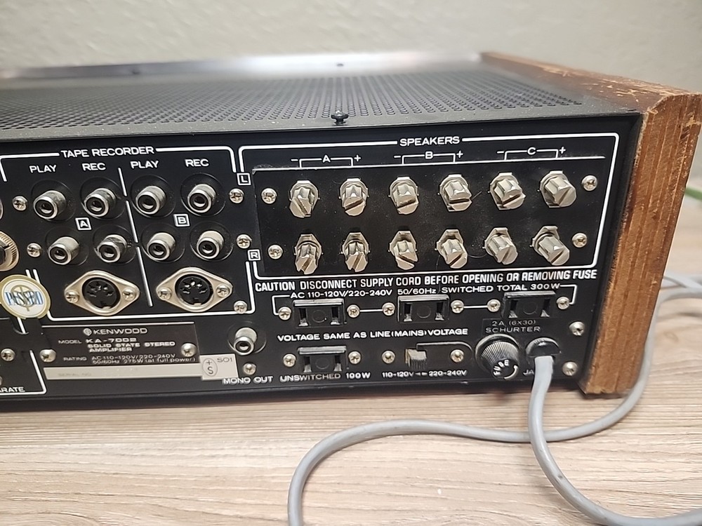 Kenwood Model KA-7002 Solid State Stereo Integrated Amplifier Works Read Please