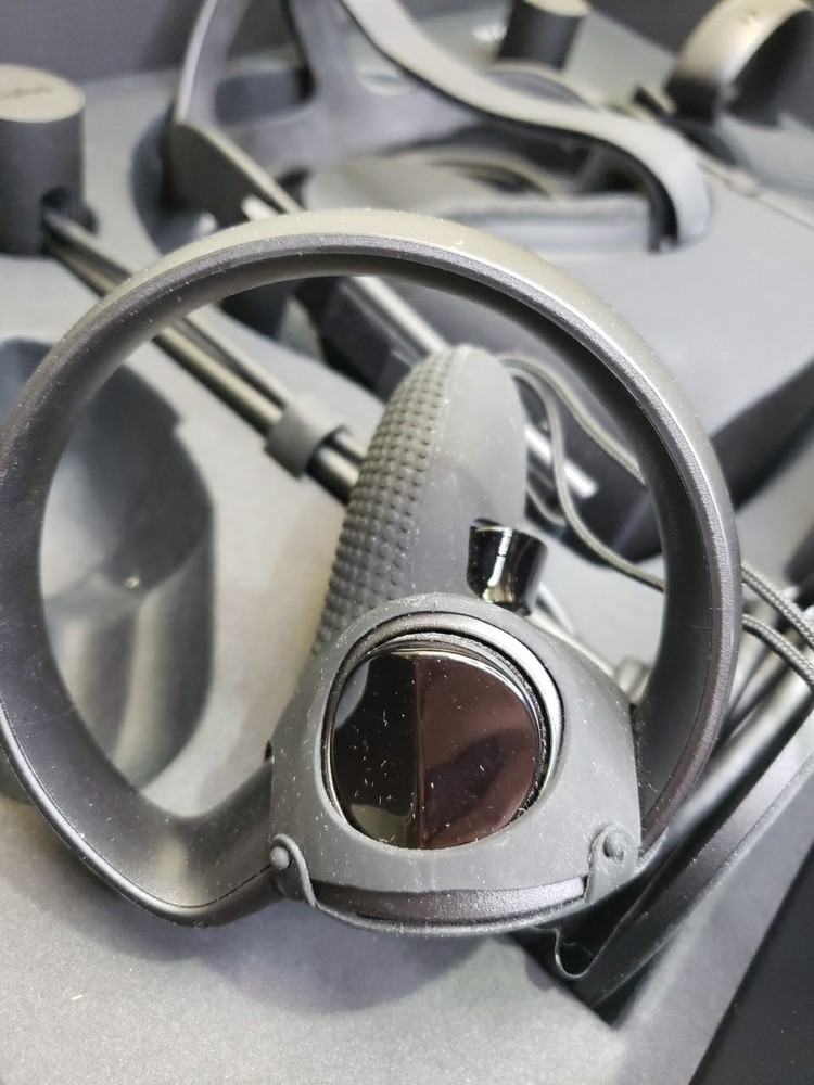 Oculus Rift Virtual Reality Headset HM-A with Controllers Sensors - Open Box