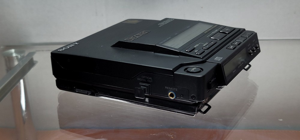 Sony D-555 Discman CD Player need service