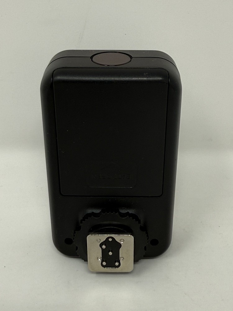 YONGNUO Digital Wireless Flash Trigger Transceivers x3 + Flash Controller