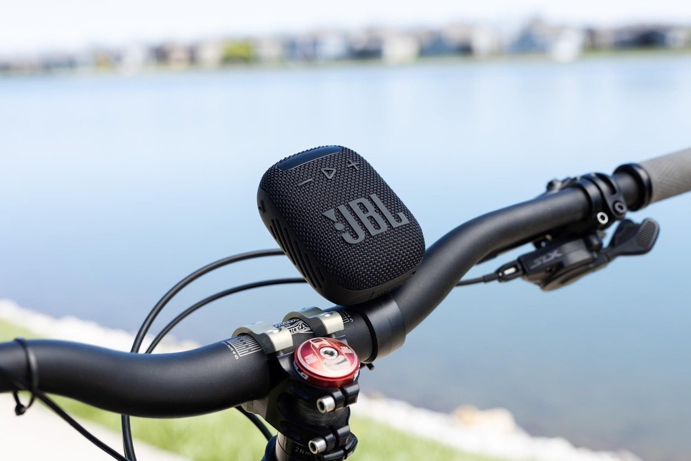 JBL WIND3RED FM Bluetooth Handlebar Speaker - RED