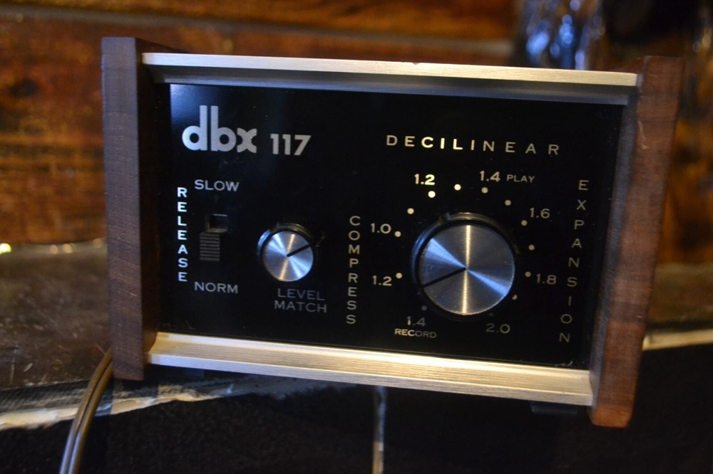 DBX 117 Decilinear Compressor Dynamic Range ProcessorTested VIDEO