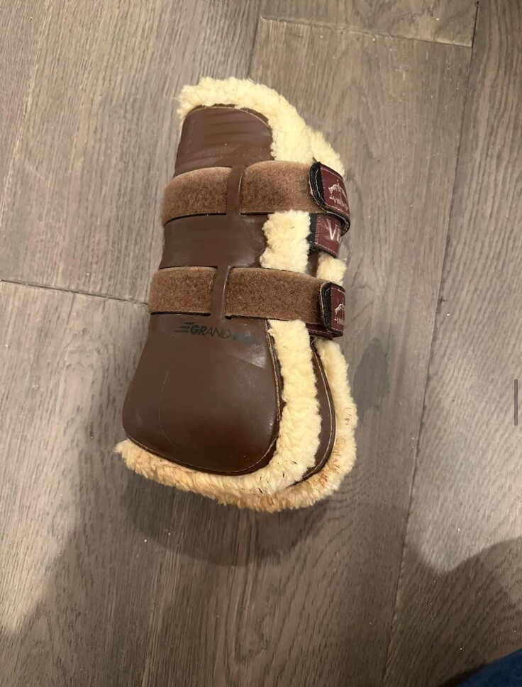 Veredus Fuzzy Open Front Boots