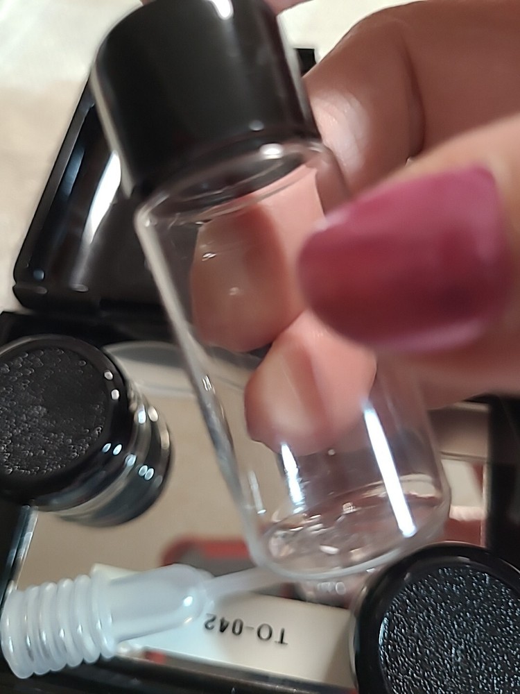 MAKE UP KIT WITH EMPTY VIALS