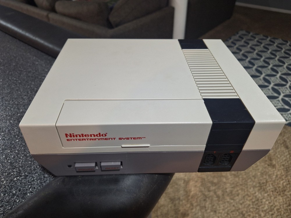 OEM Nintendo NES Top Bottom Complete Housing Shell Only Replacement EXCELLENT