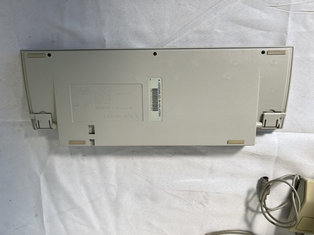 VTG Apple Macintosh Classic Computer Complete w/Box Paperwork Mouse More *READ