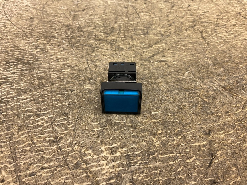 IDEC LB-T1 Blue Illuminated Push Button LBT1 (TSC)
