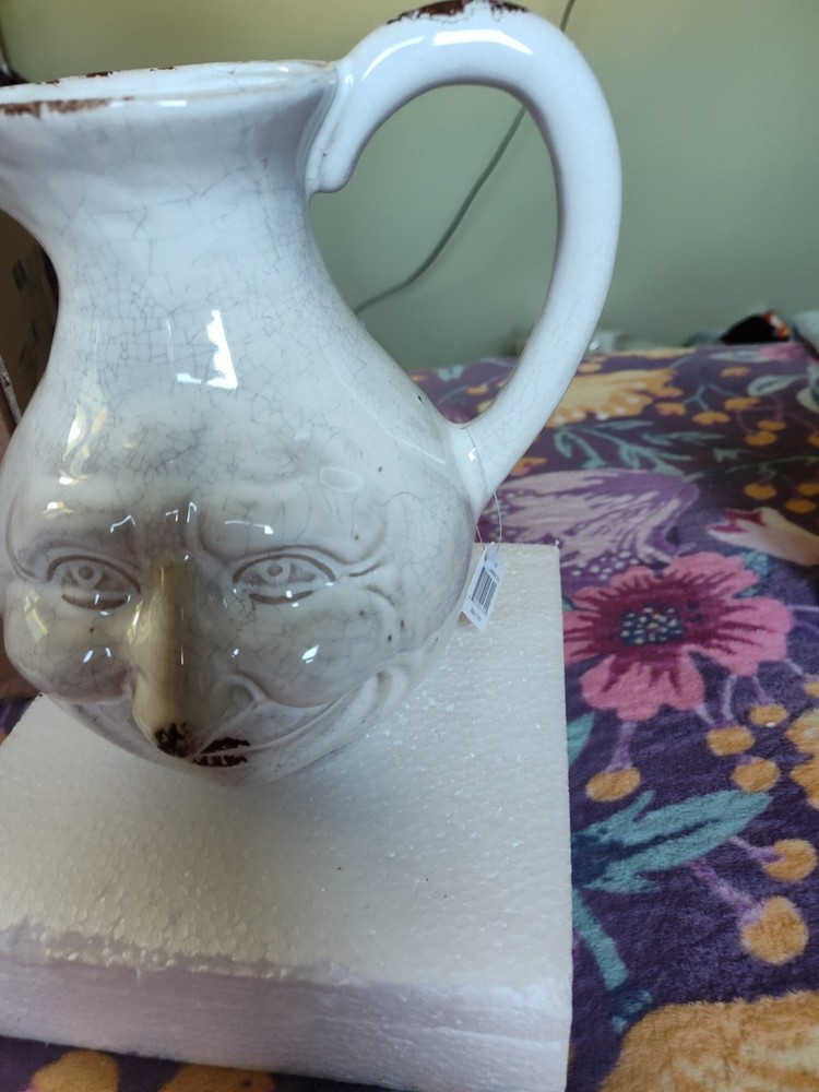 WHITE-FACED WATER POT SUPER CUTE