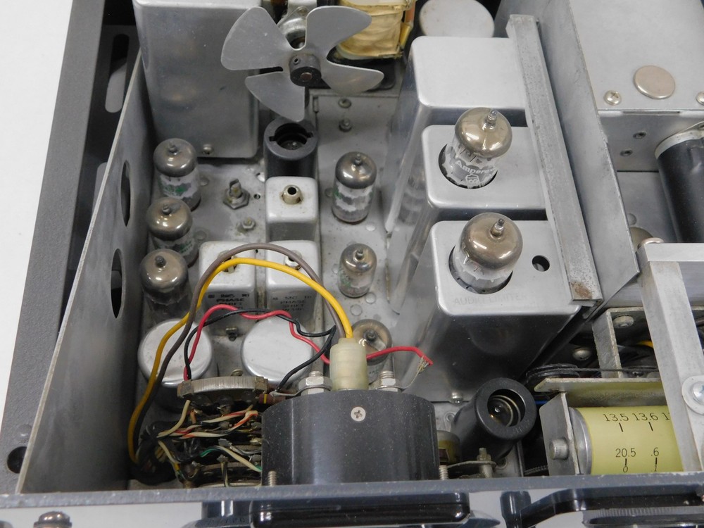 Central Electronics 100V Vintage Ham Radio Transmitter (excellent cosmetics)