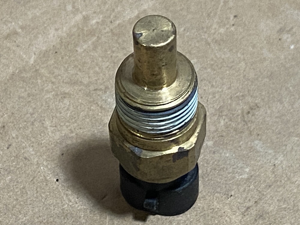 Mopar 33004281 Engine Coolant Temperature Sensor -- NOS OEM