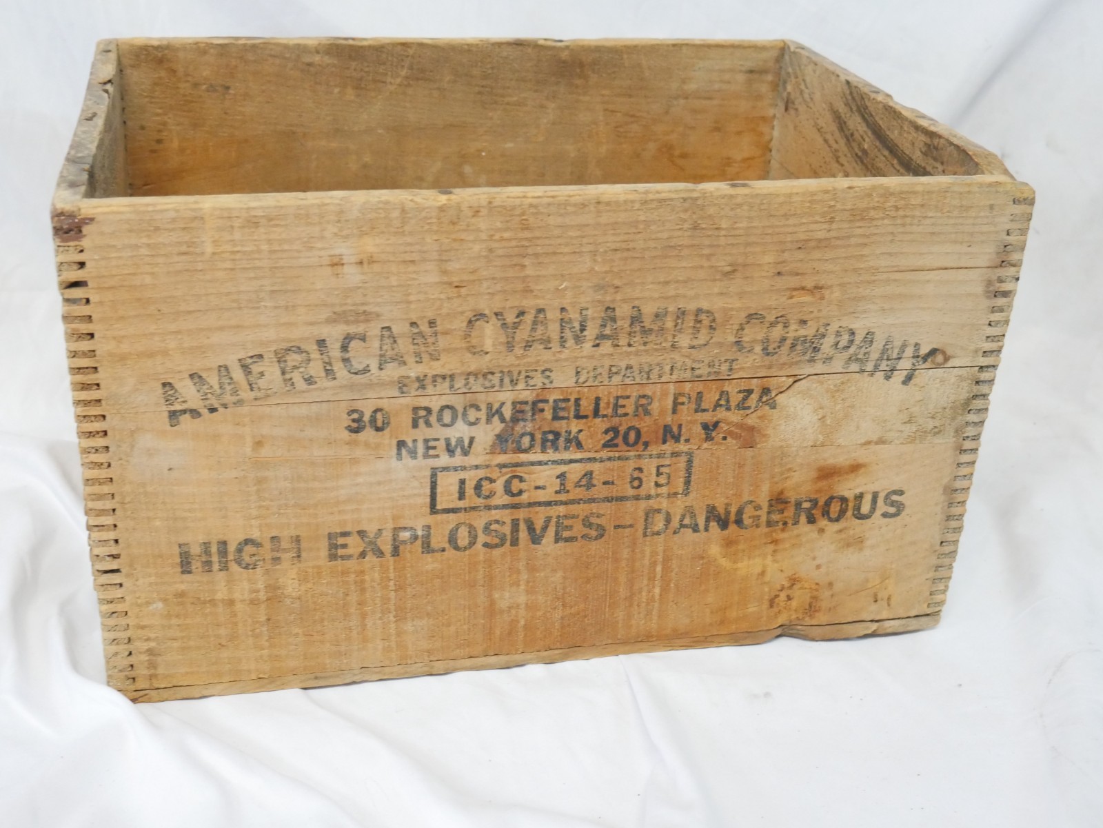 Vtg. American Cyanamid Co Dynamite Explosives Wood Box 30 Rockefeller Plaza NY
