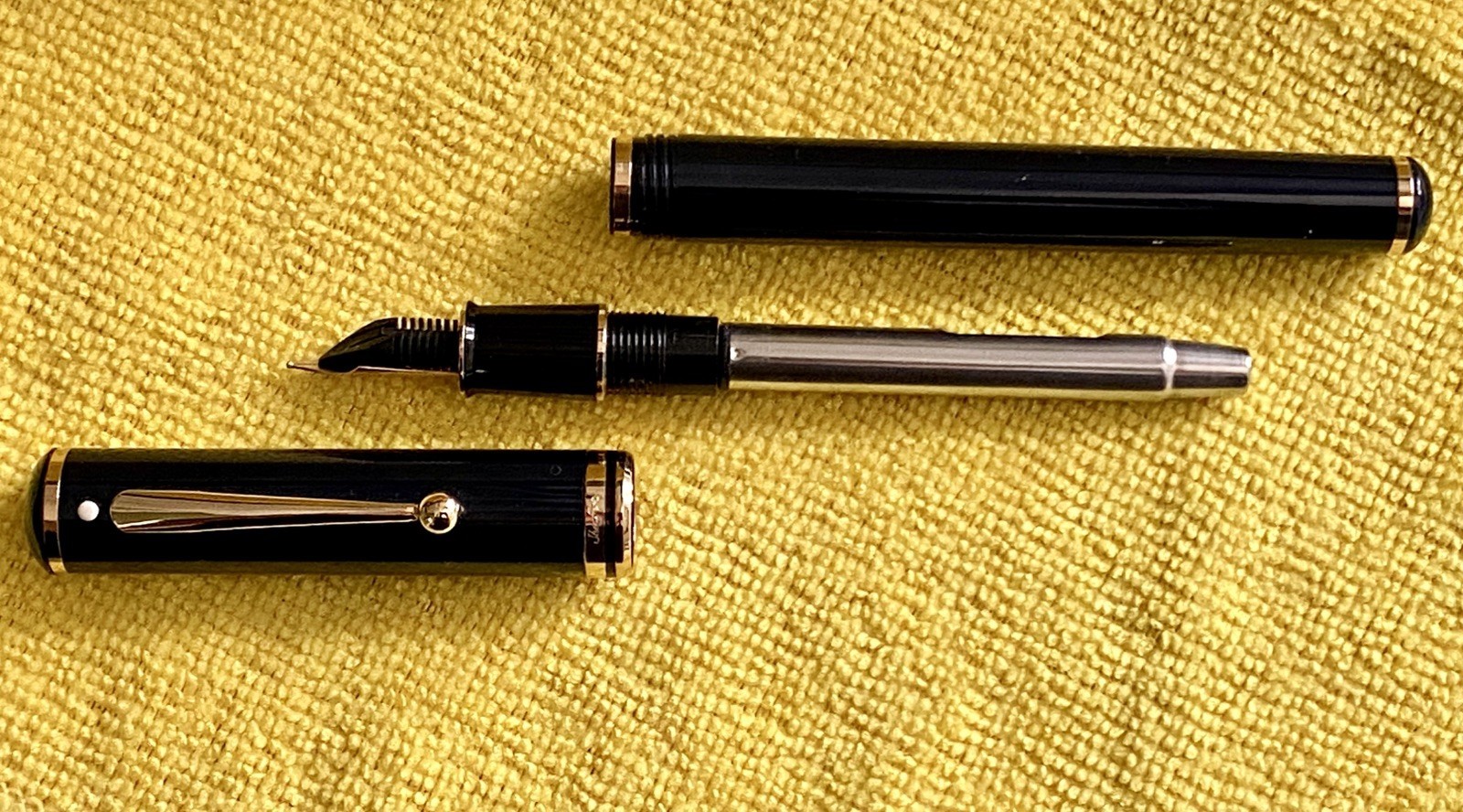 Sheaffer Connaiseur Fountain Pen 18k Fine Point Nib Black Pen