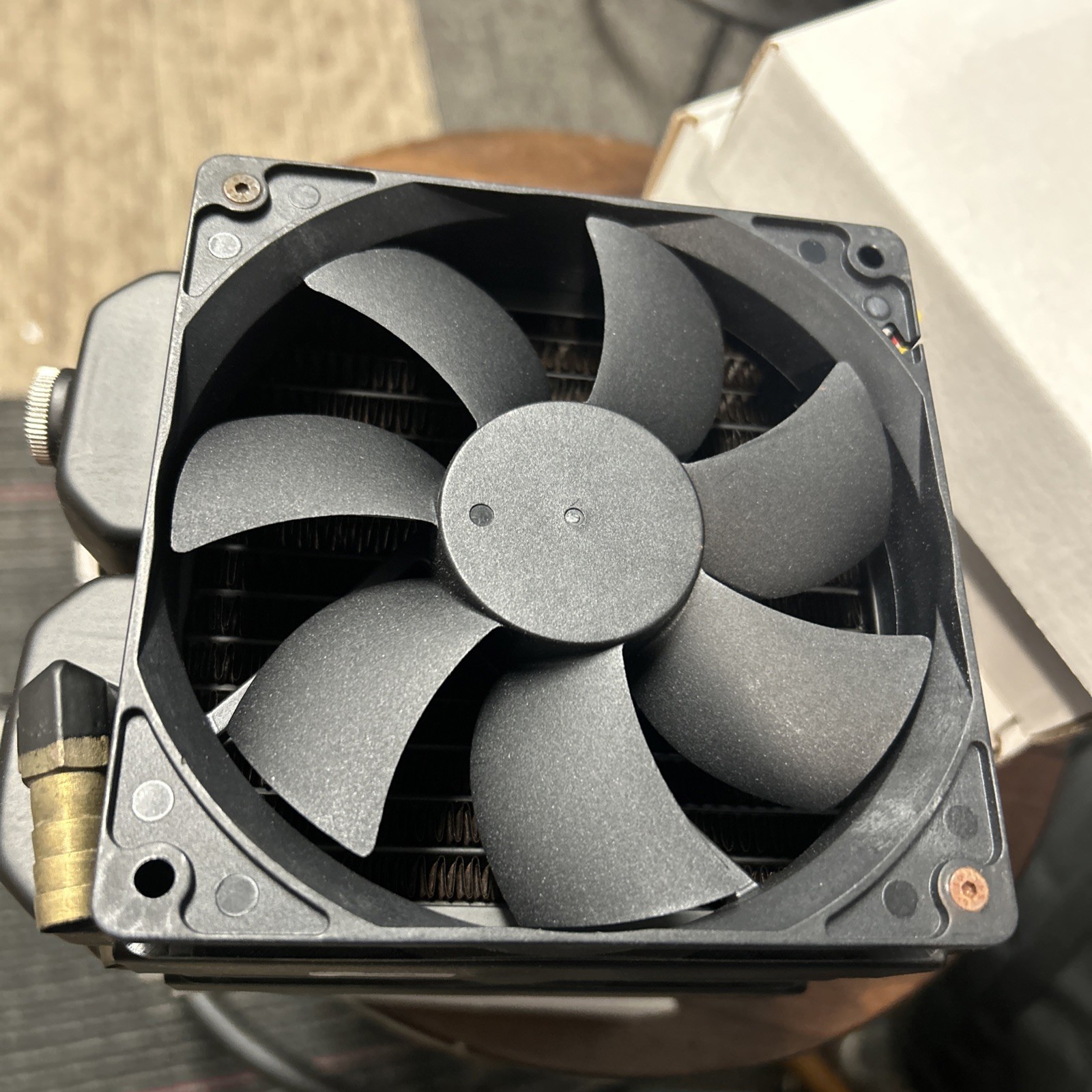 Compact 8 Pipe Aluminum Water Cooling Radiator w/ High Speed Fan Black 1747276