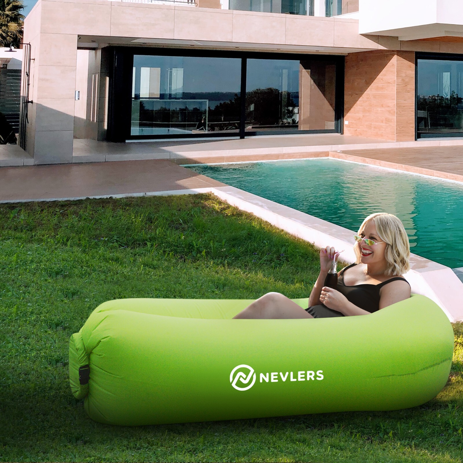 Mockins Inflatable 2 Pack Blue & Green Blow Up Lounger Beach Chair & Travel Bag